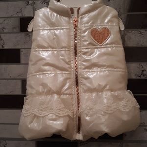 Girls Vest. Pearl White. Sz 24m